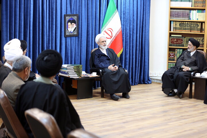 تصاویر/ دیدار اعضای ستاد مرکزی اعتکاف با آیت الله اعرافی