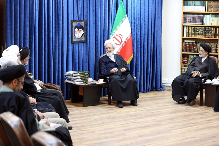 تصاویر/ دیدار اعضای ستاد مرکزی اعتکاف با آیت الله اعرافی