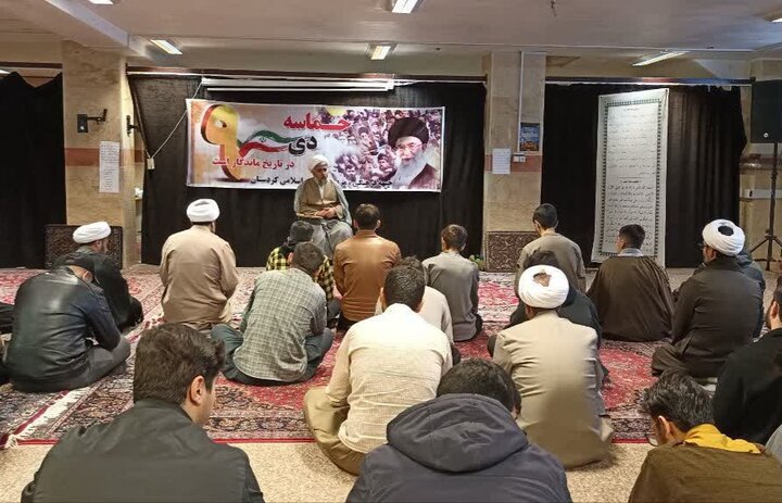 تصاویر/اجتماع اساتید وطلاب مدرسه علمیه امام صادق (ع)  قروه، به مناسبت حماسه 9 دی