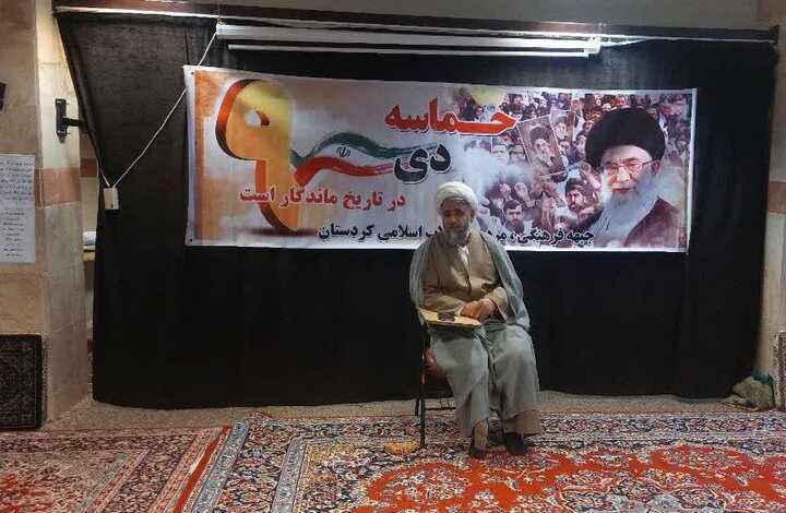 تصاویر/اجتماع اساتید وطلاب مدرسه علمیه امام صادق (ع)  قروه، به مناسبت حماسه 9 دی