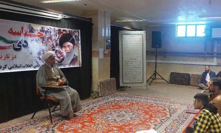 تصاویر/اجتماع اساتید وطلاب مدرسه علمیه امام صادق (ع)  قروه، به مناسبت حماسه 9 دی