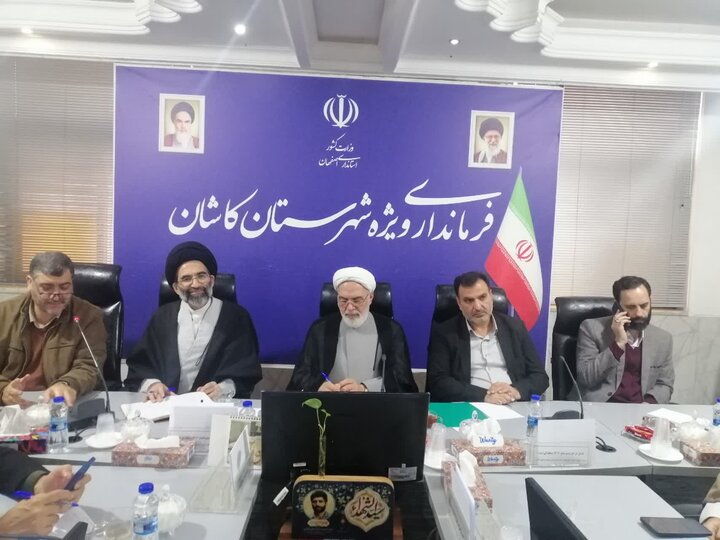 تصاویر/هم اندیشی قرانی مدیران موسسات قرانی با حضور معاون قرآن و عترت وزارات فرهنگ وارشاداسلامی و نماینده ولی فقیه در کاشان