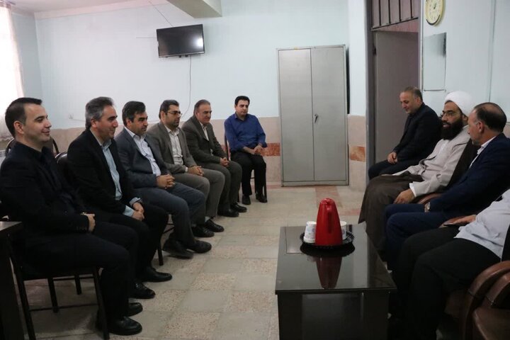 تصاویر/بازدید امام جمعه شهرستان از مدیریت آموزش و پرورش دهلران