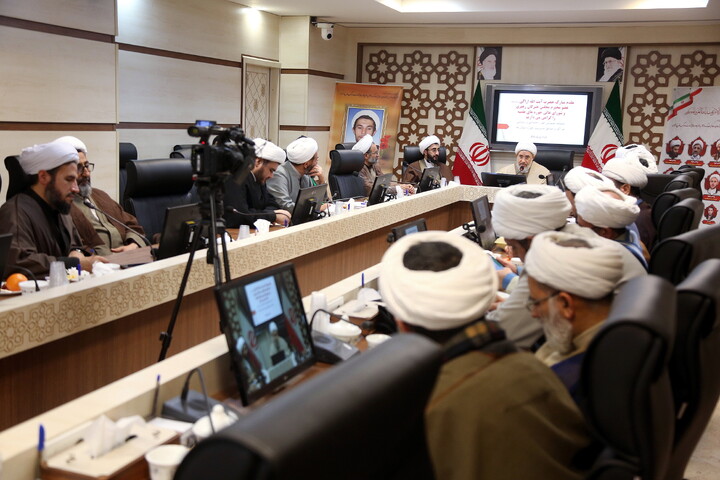 تصاویر/ نشست مسئولین امور اجتماعی و سیاسی مراکز مدیریت حوزه استانها با آیت الله اراکی