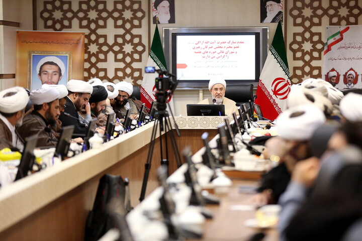 تصاویر/ نشست مسئولین امور اجتماعی و سیاسی مراکز مدیریت حوزه استانها با آیت الله اراکی