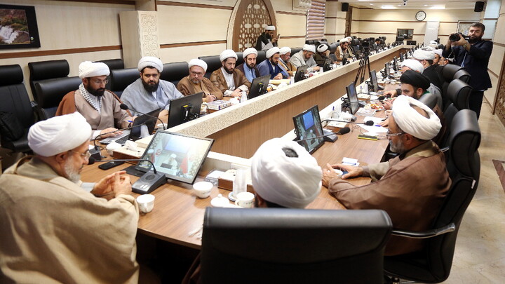 تصاویر/ نشست مسئولین امور اجتماعی و سیاسی مراکز مدیریت حوزه استانها با آیت الله اراکی