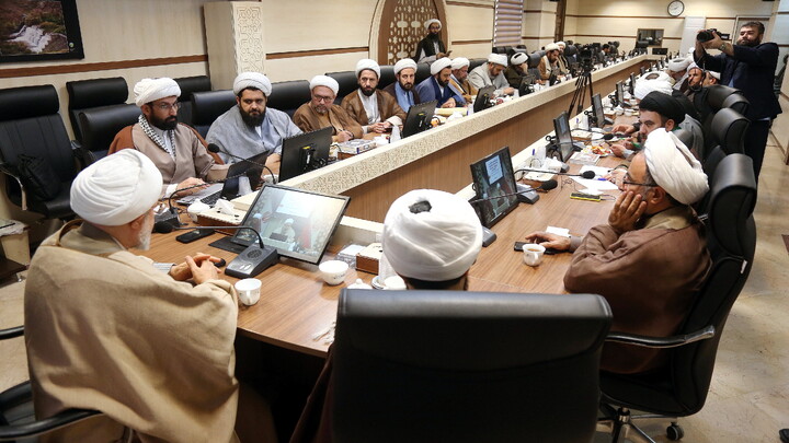 تصاویر/ نشست مسئولین امور اجتماعی و سیاسی مراکز مدیریت حوزه استانها با آیت الله اراکی