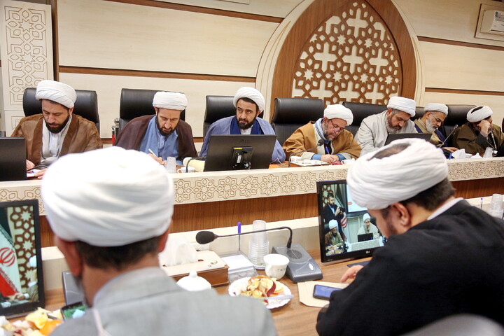 تصاویر/ نشست مسئولین امور اجتماعی و سیاسی مراکز مدیریت حوزه استانها با آیت الله اراکی