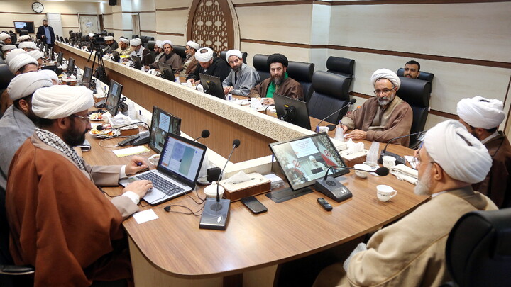 تصاویر/ نشست مسئولین امور اجتماعی و سیاسی مراکز مدیریت حوزه استانها با آیت الله اراکی