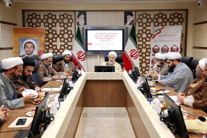 تصاویر/ نشست مسئولین امور اجتماعی و سیاسی مراکز مدیریت حوزه استانها با آیت الله اراکی