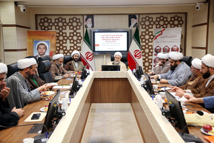 تصاویر/ نشست مسئولین امور اجتماعی و سیاسی مراکز مدیریت حوزه استانها با آیت الله اراکی