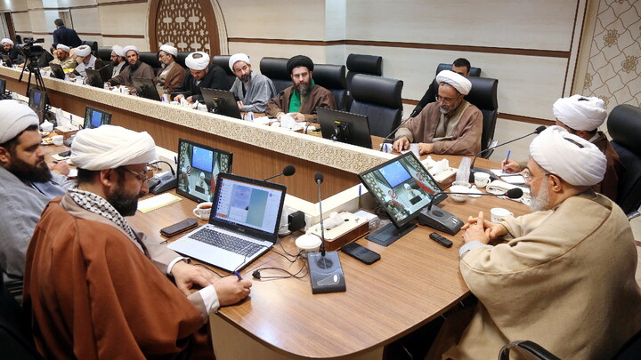 تصاویر/ نشست مسئولین امور اجتماعی و سیاسی مراکز مدیریت حوزه استانها با آیت الله اراکی