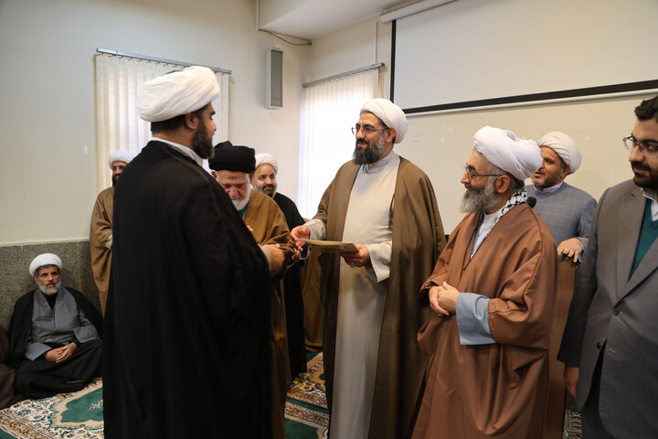 تصاویر / دیدار روحانیون شهرستان نهاوند با نماینده ولی فقیه دراستان همدان