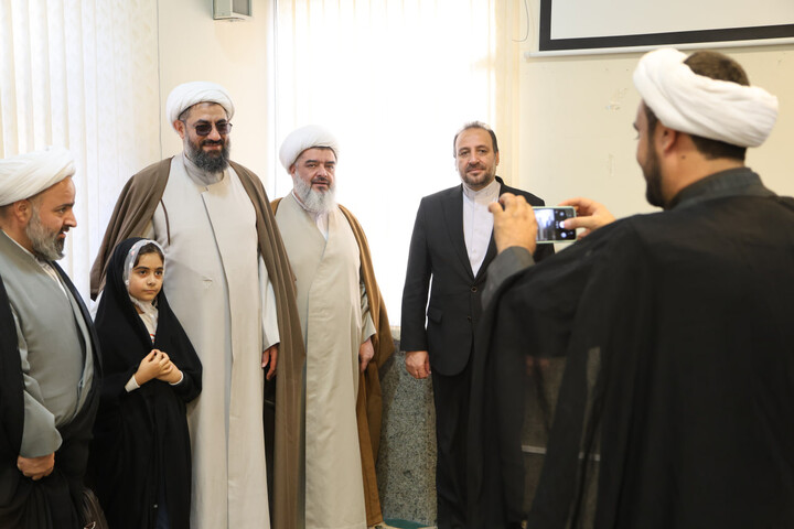تصاویر / دیدار روحانیون شهرستان نهاوند با نماینده ولی فقیه دراستان همدان