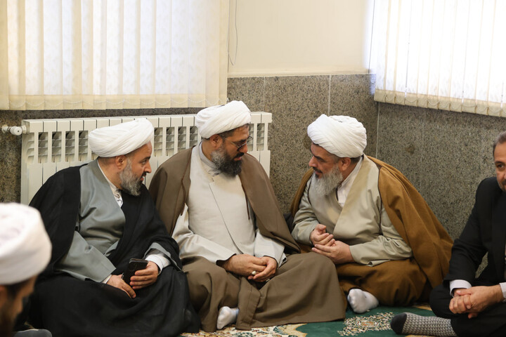 تصاویر / دیدار روحانیون شهرستان نهاوند با نماینده ولی فقیه دراستان همدان