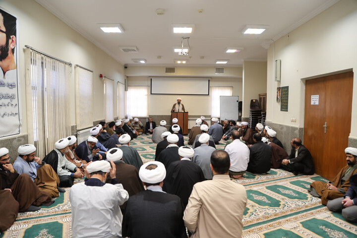 تصاویر / دیدار روحانیون شهرستان نهاوند با نماینده ولی فقیه دراستان همدان