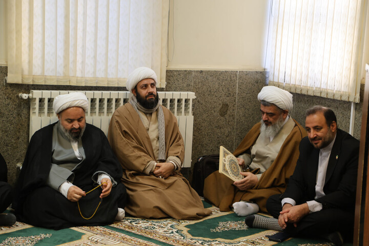 تصاویر / دیدار روحانیون شهرستان نهاوند با نماینده ولی فقیه دراستان همدان