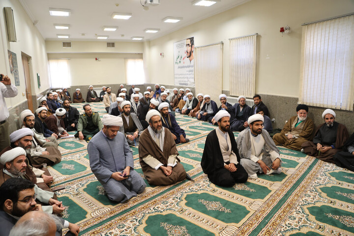 تصاویر / دیدار روحانیون شهرستان نهاوند با نماینده ولی فقیه دراستان همدان