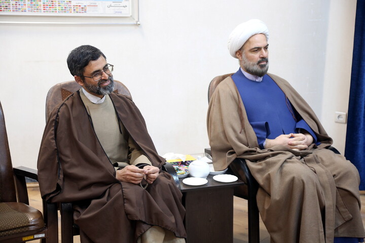 تصاویر/ عمامه گذاری طلاب توسط آیت الله اعرافی