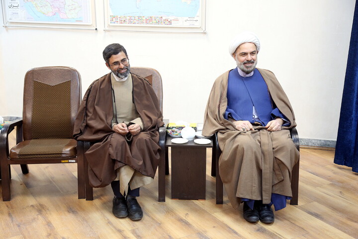 تصاویر/ عمامه گذاری طلاب توسط آیت الله اعرافی