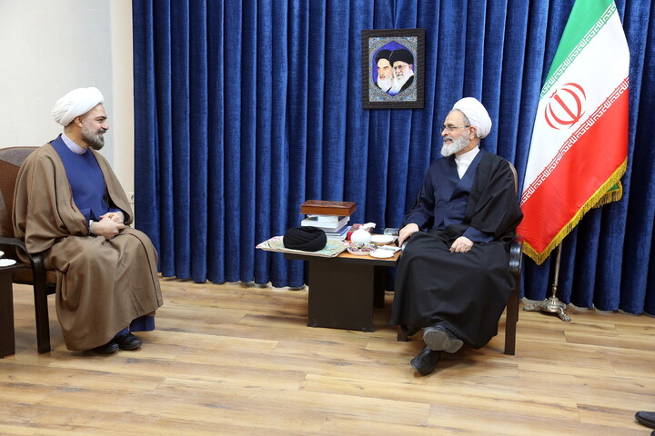 تصاویر/ عمامه گذاری طلاب توسط آیت الله اعرافی