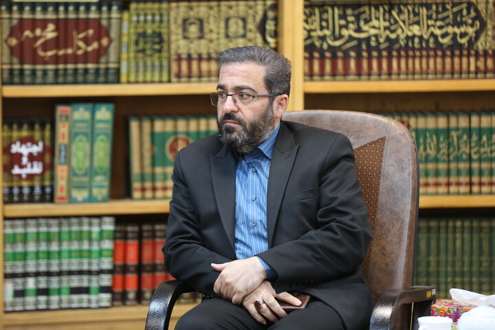 تصاویر/ دیدار رئیس جمعیت هلال احمر قم با آیت الله اعرافی