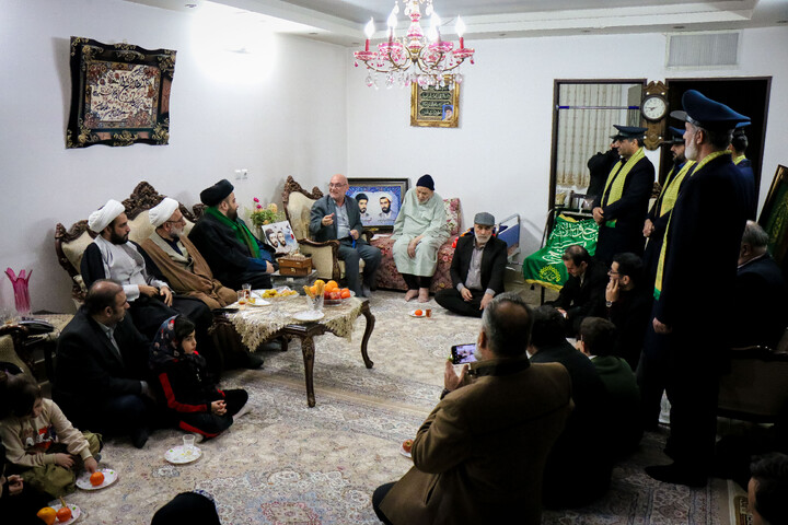 تصاویر/ تکریم اهالی رسانه‌ خبر از خانواده شهیدان محرابیان