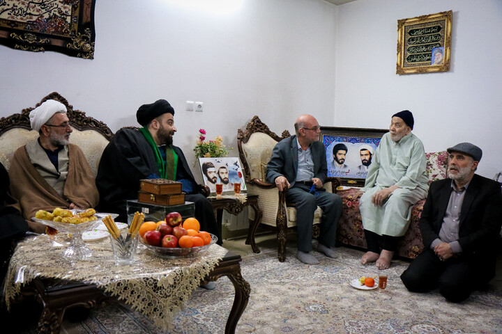 تصاویر/ تکریم اهالی رسانه‌ خبر از خانواده شهیدان محرابیان