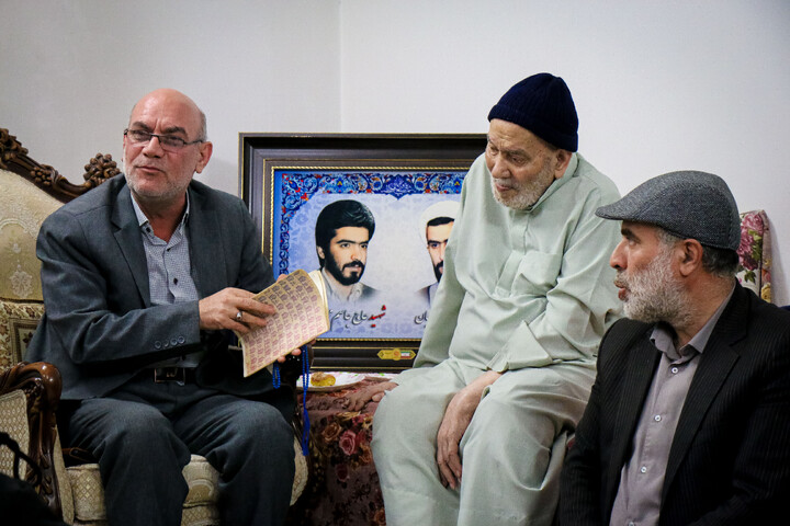 تصاویر/ تکریم اهالی رسانه‌ خبر از خانواده شهیدان محرابیان