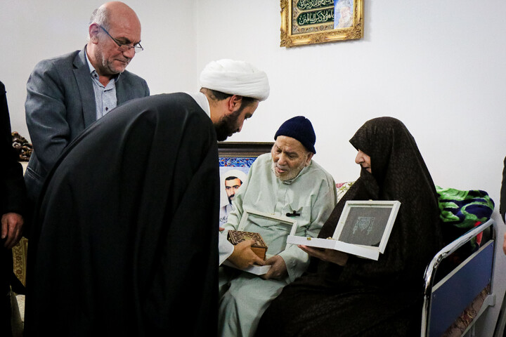 تصاویر/ تکریم اهالی رسانه‌ خبر از خانواده شهیدان محرابیان