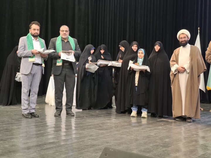 تصاویر/آیین تجلیل بیش از50 حافظ کل نهج البلاغه موسسه امیرالمومنین (ع) کاشان