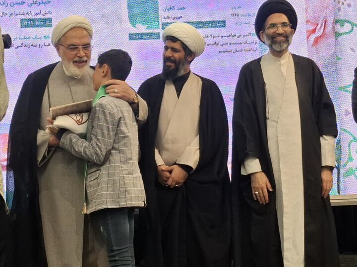 تصاویر/آیین تجلیل بیش از50 حافظ کل نهج البلاغه موسسه امیرالمومنین (ع) کاشان