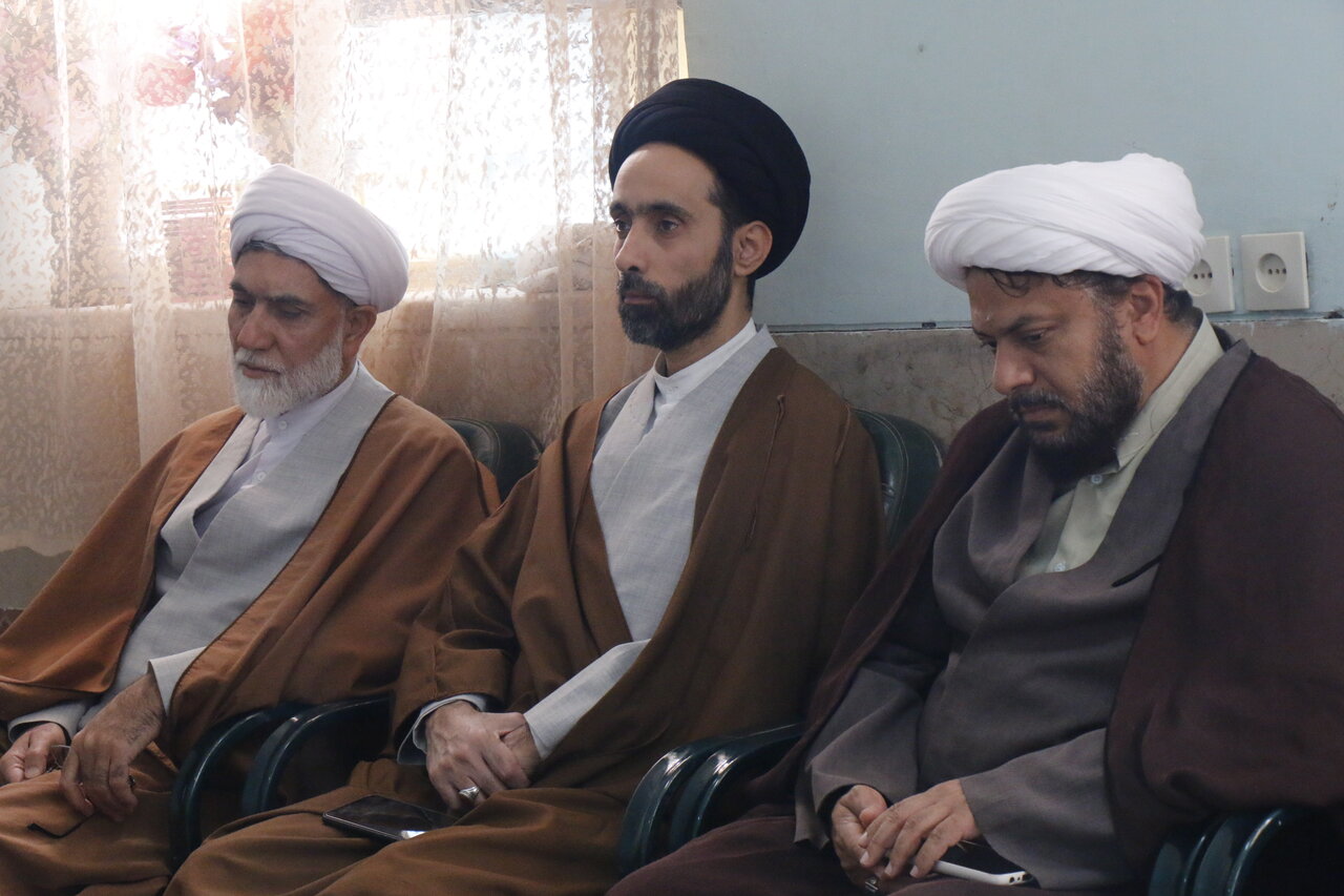 تأکید مسئولان حوزوی کرمان بر نقش تربیت دینی در کاهش آسیب‌های اجتماعی+تصاویر