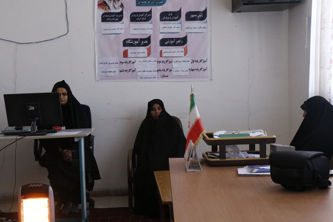 دیدار معاون تبلیغ حوزه علمیه استان کرمان با کادر مدرسه دبستان دخترانه شهید چمران نرماشیر