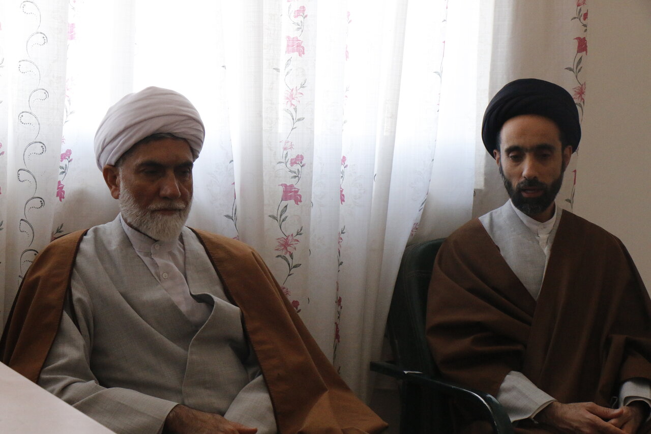 دیدار معاون تبلیغ حوزه علمیه استان کرمان با کادر مدرسه دبستان دخترانه شهید چمران نرماشیر