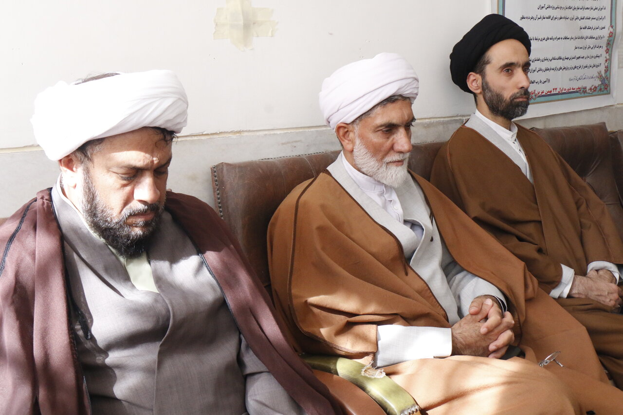 دیدار معاون تبلیغ حوزه علمیه استان کرمان با کادر مدارس دخترانه شهدای غدیر و ۲۲ بهمن نرماشیر