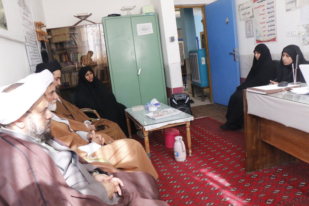 دیدار معاون تبلیغ حوزه علمیه استان کرمان با کادر مدارس دخترانه شهدای غدیر و ۲۲ بهمن نرماشیر