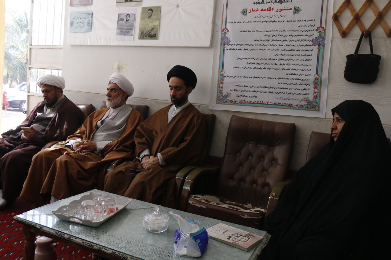 دیدار معاون تبلیغ حوزه علمیه استان کرمان با کادر مدارس دخترانه شهدای غدیر و ۲۲ بهمن نرماشیر