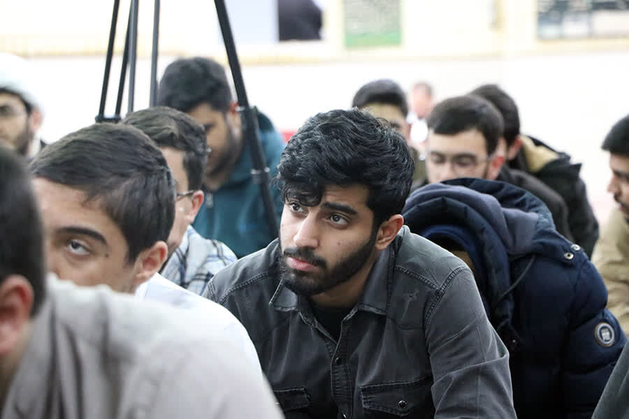 حزن مؤمن نشانه زنده بودن دل و حرکت در مسیر بندگی است