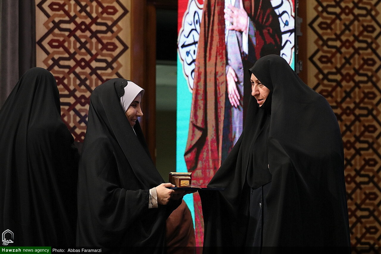 درخشش ۹ بانوی طلبه در جشنواره هنر آسمانی/