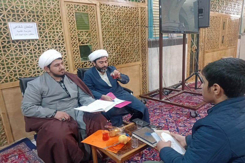 امتحان شفاهی طلاب مدرسه علمیه حافظین قرآن کرمانشاه برگزار شد+عکس