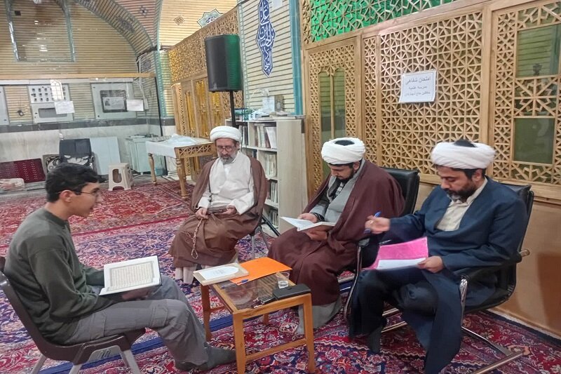 امتحان شفاهی طلاب مدرسه علمیه حافظین قرآن کرمانشاه برگزار شد+عکس