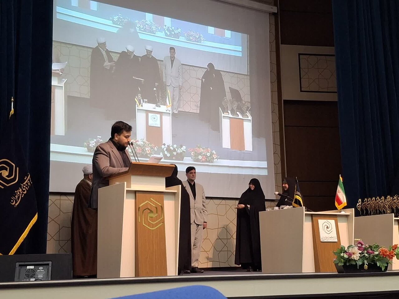 تجلیل از مبلّغ قرآنی مدرسه علمیه ریحانة‌الرسول(س) یزد در جشنواره «برترین‌های قرآنی میثاق ۱۴۰۴»