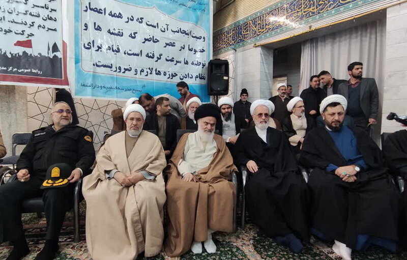 اجتماع حاشد في المدرسة الفيضية بقم إحياءً لذكرى "9 دي".. تجديد البيعة ورفض الفتنة