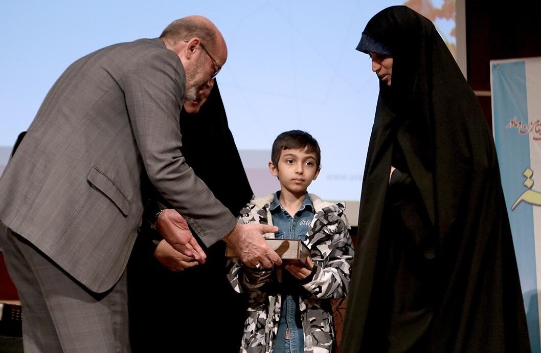 دینِ اسلام تربیتِ اولاد کو انتخاب نہیں بلکہ شرعی ذمہ داری قرار دیتا ہے