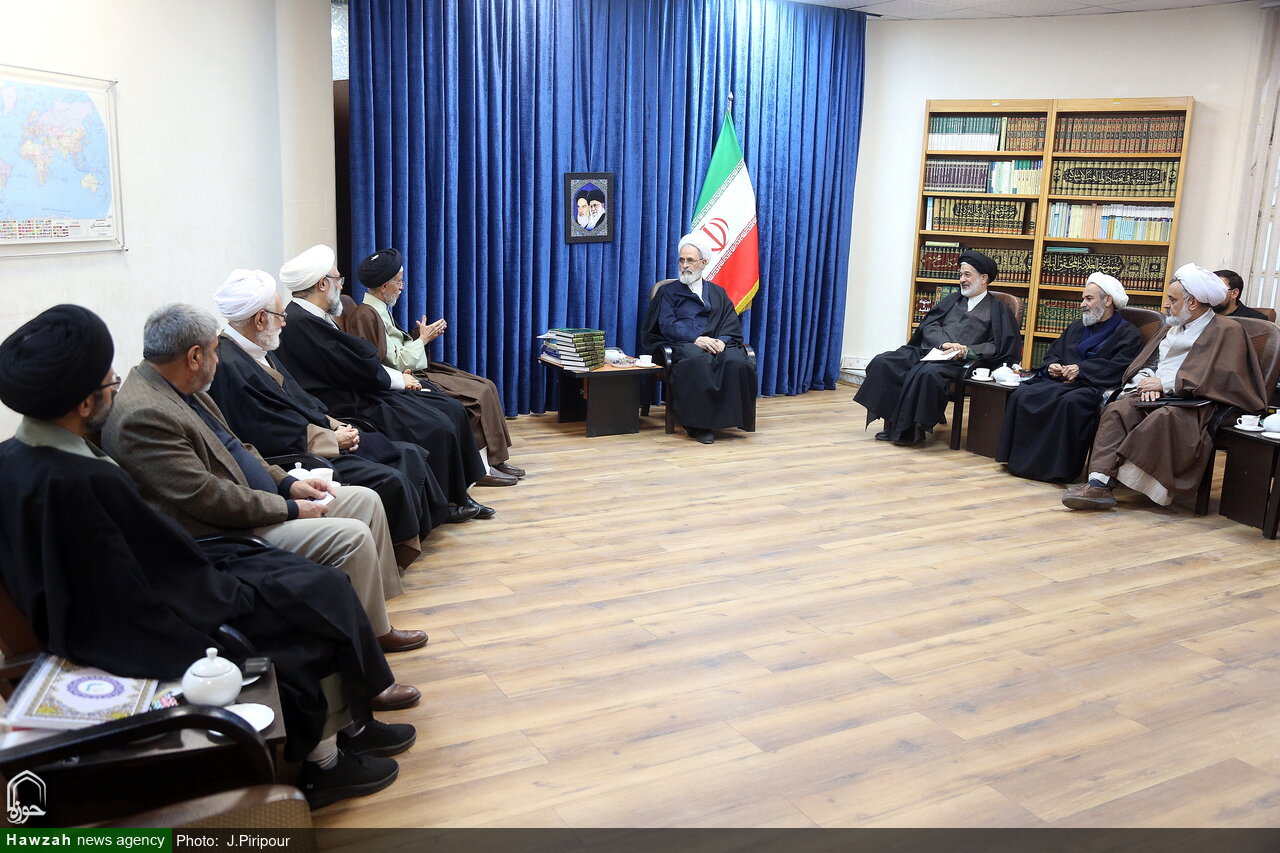 تصاویر/ دیدار اعضای ستاد مرکزی اعتکاف با آیت الله اعرافی