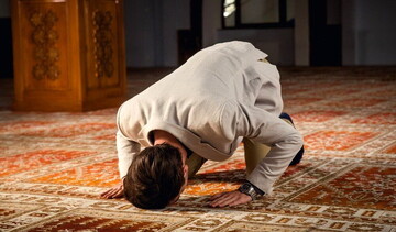 احکام شرعی | خواندن نماز با لباس نجس در صورت فراموشی