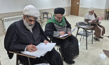تصاویر/ تصحیح متمرکز آزمون‌های ستادی مدارس علمیه منطقه کاشان