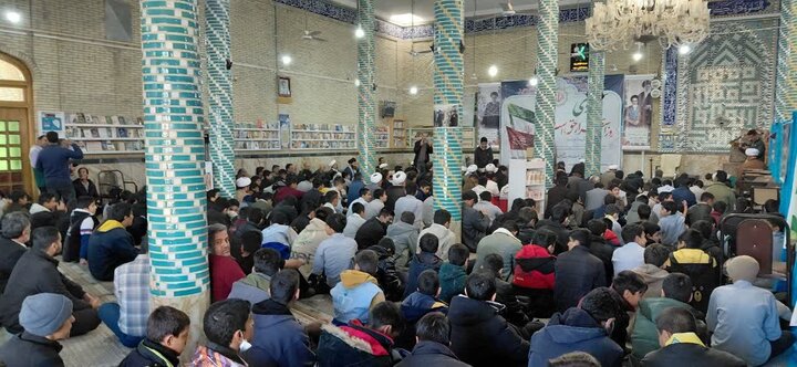 حضور مردم انقلابی و طلاب حوزه علمیه ولیعصر(عج) شهرستان انار در اجتماع یوم‌الله نهم دی