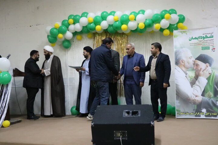 تصاویر/مراسم تجلیل از پدران شهداء در شهرستان دهلران